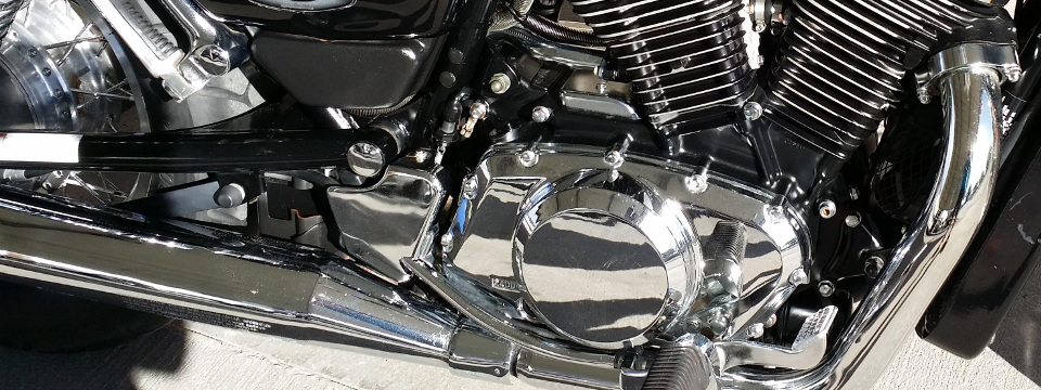 Polissage de système d'échappement de moto à Laval
